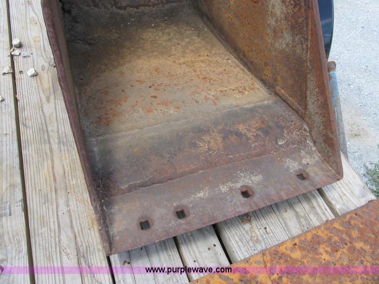 image for item B2776 John Deere 22" smooth backhoe bucket