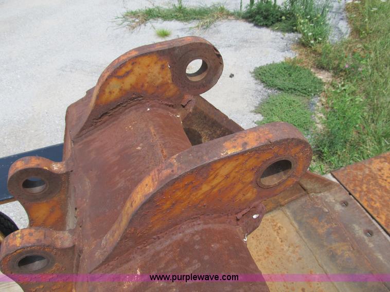 image for item B2776 John Deere 22" smooth backhoe bucket