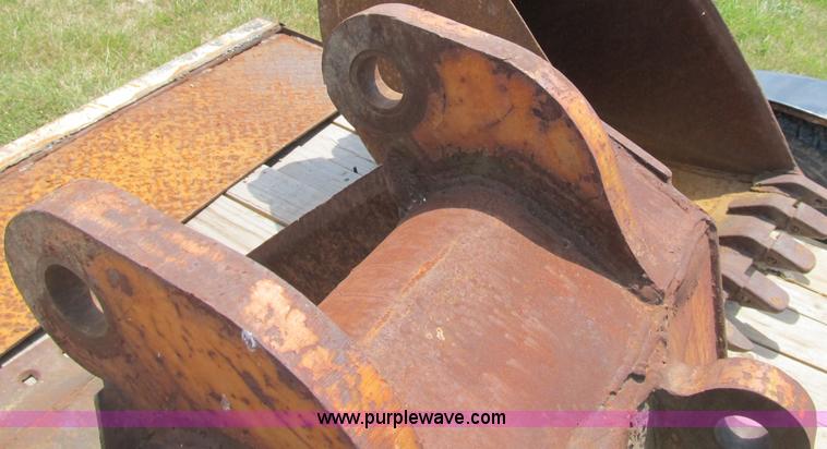 image for item B2776 John Deere 22" smooth backhoe bucket
