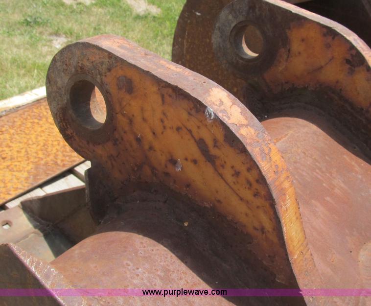 image for item B2776 John Deere 22" smooth backhoe bucket