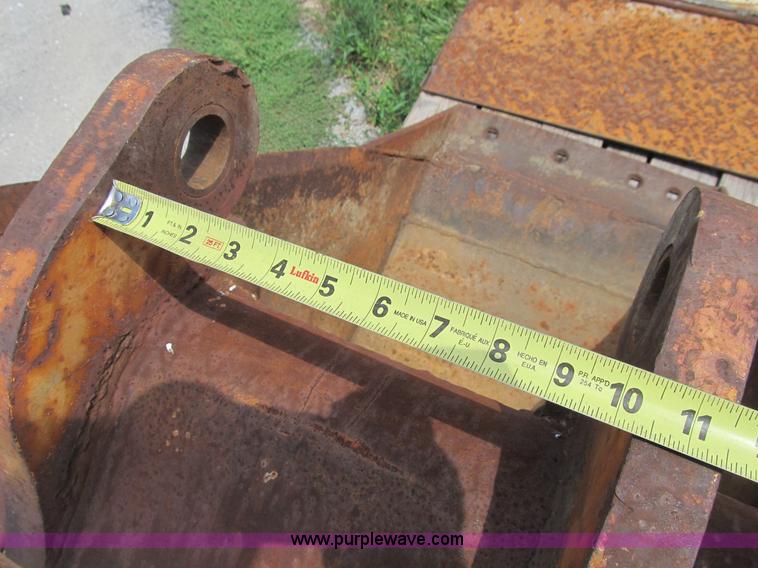 image for item B2776 John Deere 22" smooth backhoe bucket