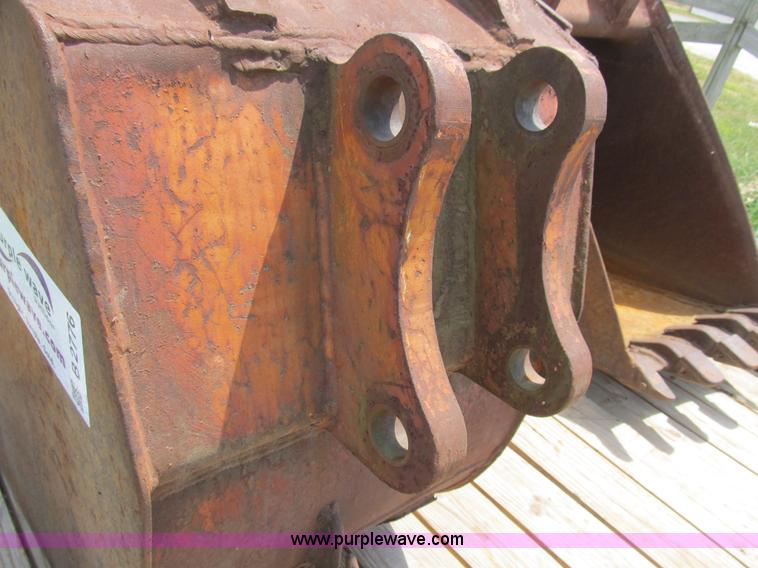 image for item B2776 John Deere 22" smooth backhoe bucket