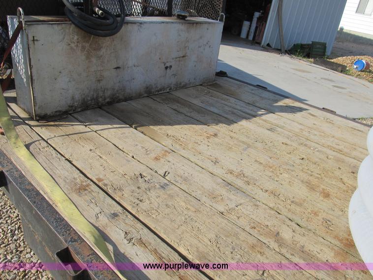 image for item B2789 2004 Stillwater 20' flatbed equipment trailer