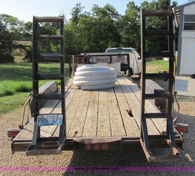 image for item B2789 2004 Stillwater 20' flatbed equipment trailer