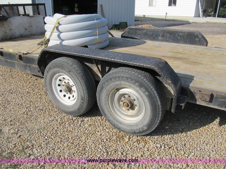 image for item B2789 2004 Stillwater 20' flatbed equipment trailer