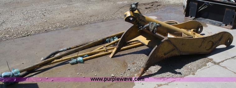 image for item B6622 Hydraulic thumb attachment for Caterpillar 320 excavator
