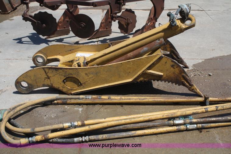 image for item B6622 Hydraulic thumb attachment for Caterpillar 320 excavator
