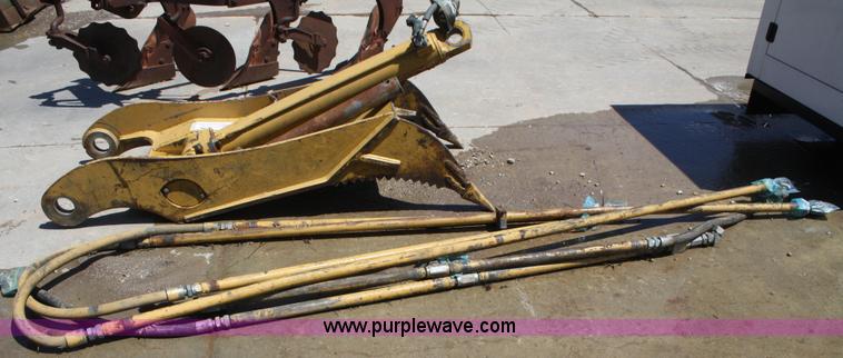 image for item B6622 Hydraulic thumb attachment for Caterpillar 320 excavator