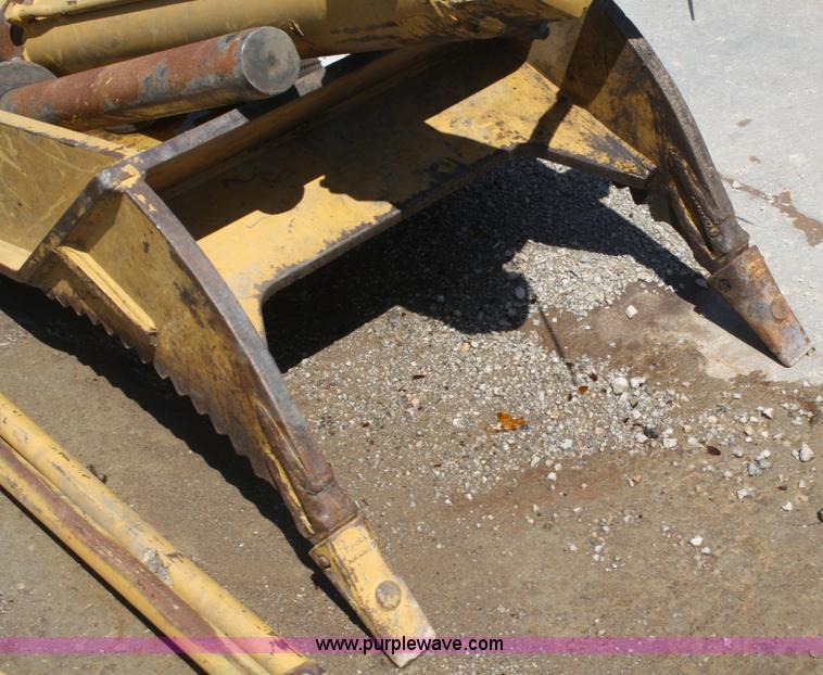 image for item B6622 Hydraulic thumb attachment for Caterpillar 320 excavator
