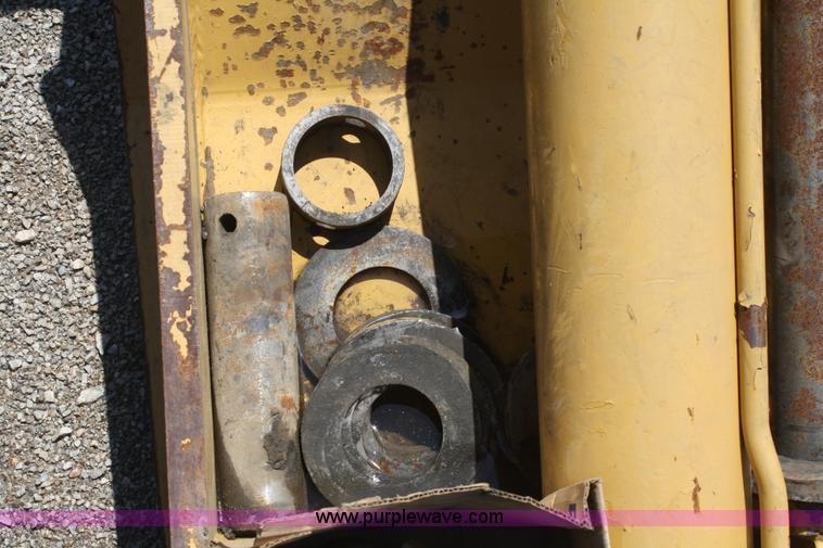 image for item B6622 Hydraulic thumb attachment for Caterpillar 320 excavator