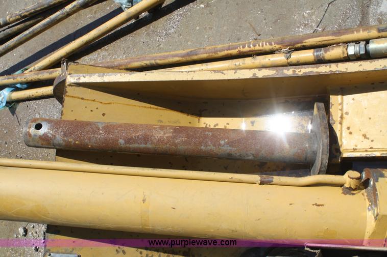 image for item B6622 Hydraulic thumb attachment for Caterpillar 320 excavator