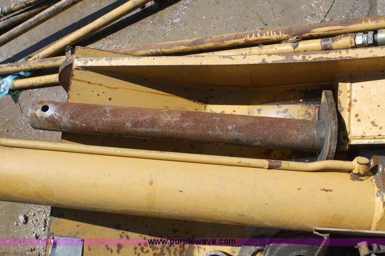 image for item B6622 Hydraulic thumb attachment for Caterpillar 320 excavator