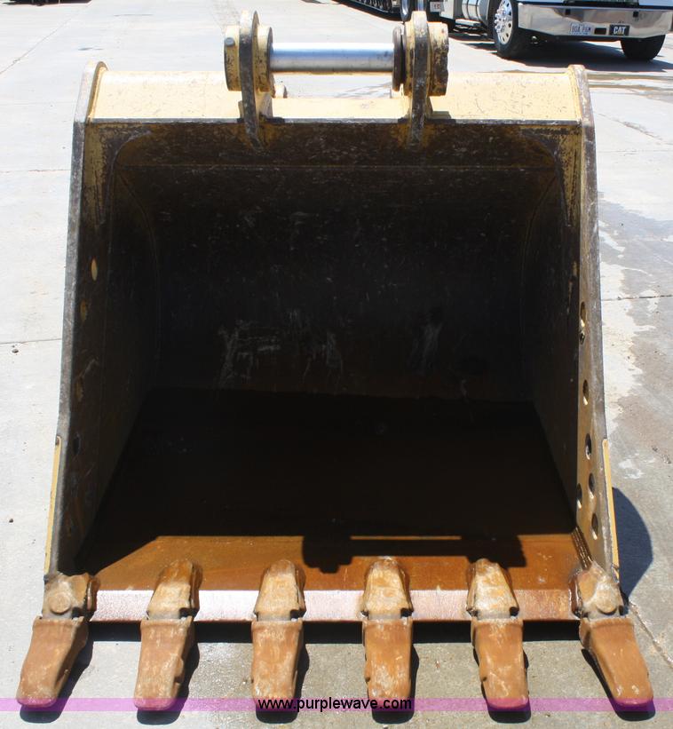 image for item B6633 Caterpillar 54" bucket