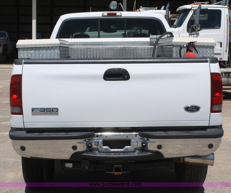 image for item B6637 2005 Ford F350 Super Duty extended cab pickup truck