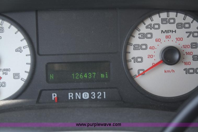 image for item B6637 2005 Ford F350 Super Duty extended cab pickup truck