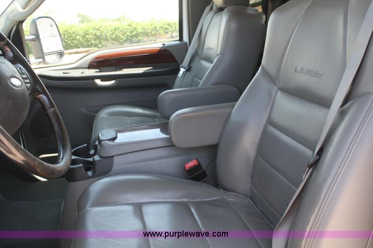 image for item B6637 2005 Ford F350 Super Duty extended cab pickup truck