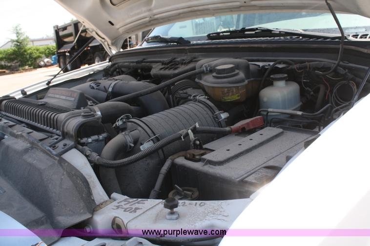 image for item B6637 2005 Ford F350 Super Duty extended cab pickup truck