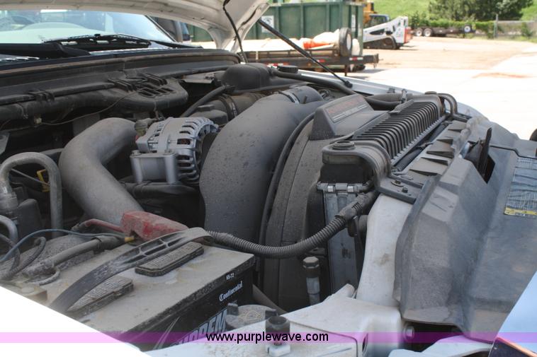 image for item B6637 2005 Ford F350 Super Duty extended cab pickup truck