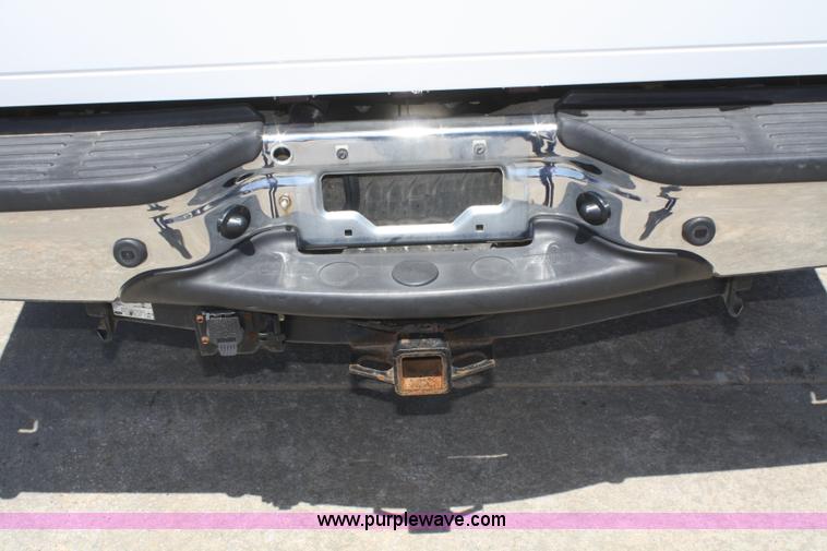 image for item B6637 2005 Ford F350 Super Duty extended cab pickup truck