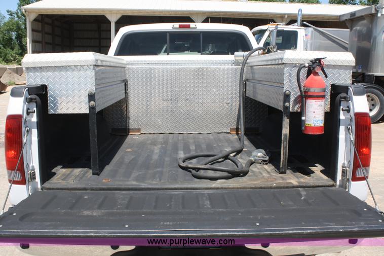 image for item B6637 2005 Ford F350 Super Duty extended cab pickup truck