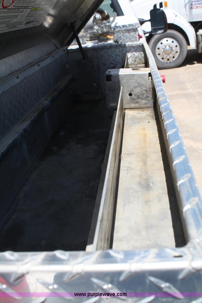 image for item B6637 2005 Ford F350 Super Duty extended cab pickup truck