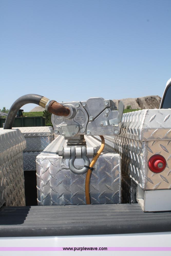 image for item B6637 2005 Ford F350 Super Duty extended cab pickup truck