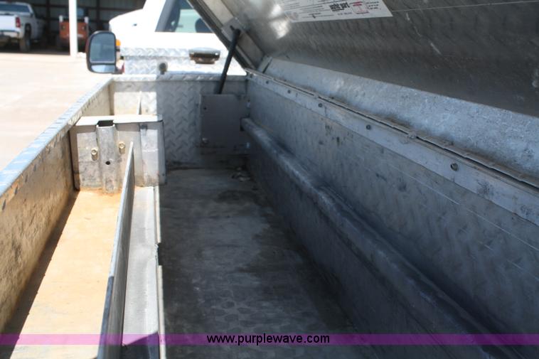 image for item B6637 2005 Ford F350 Super Duty extended cab pickup truck