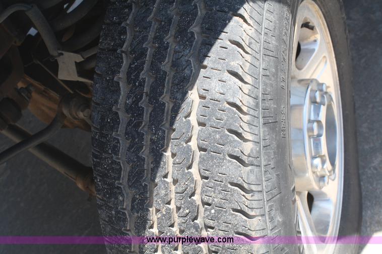 image for item B6637 2005 Ford F350 Super Duty extended cab pickup truck