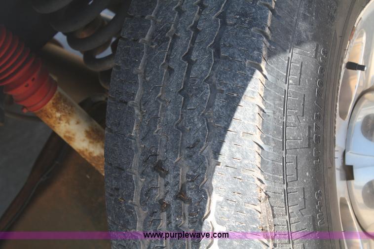 image for item B6637 2005 Ford F350 Super Duty extended cab pickup truck