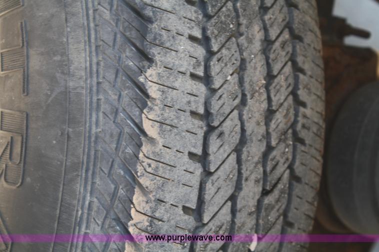image for item B6637 2005 Ford F350 Super Duty extended cab pickup truck