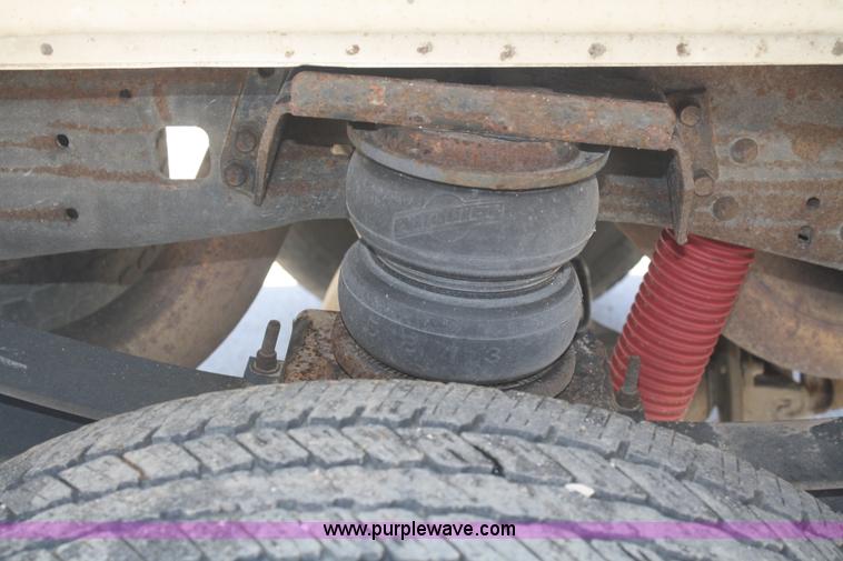 image for item B6637 2005 Ford F350 Super Duty extended cab pickup truck
