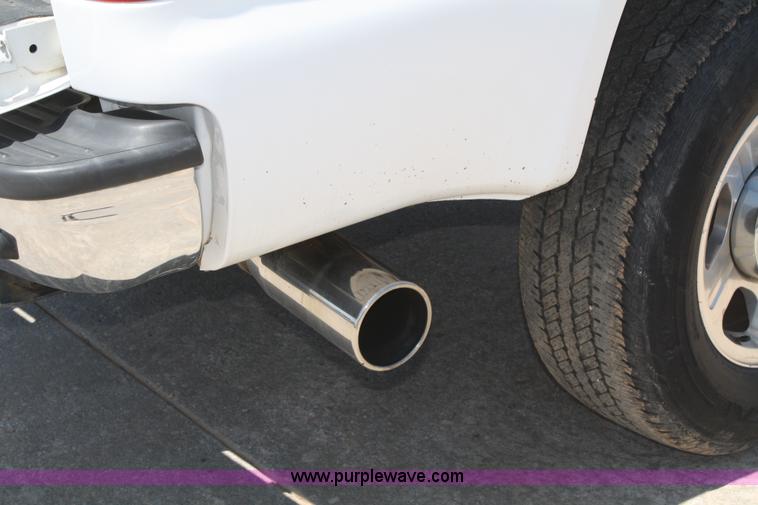 image for item B6637 2005 Ford F350 Super Duty extended cab pickup truck