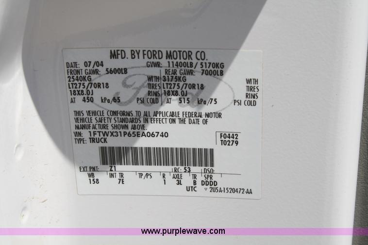 image for item B6637 2005 Ford F350 Super Duty extended cab pickup truck