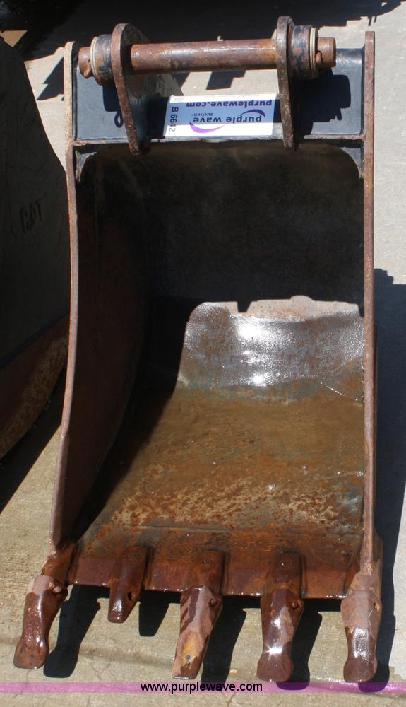 image for item B6642 Caterpillar 24" backhoe bucket