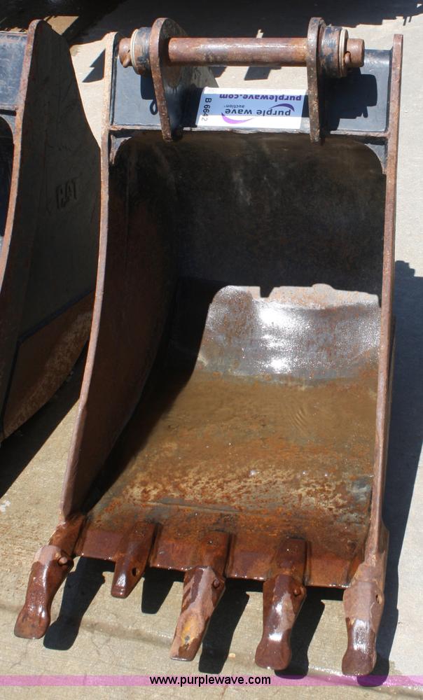 image for item B6642 Caterpillar 24" backhoe bucket