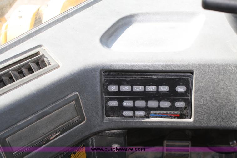 image for item B6811 2000 Komatsu WA320-3MC wheel loader