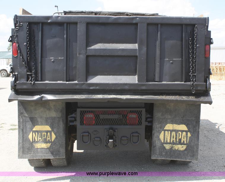 image for item B6822 1994 Ford F700 dump truck