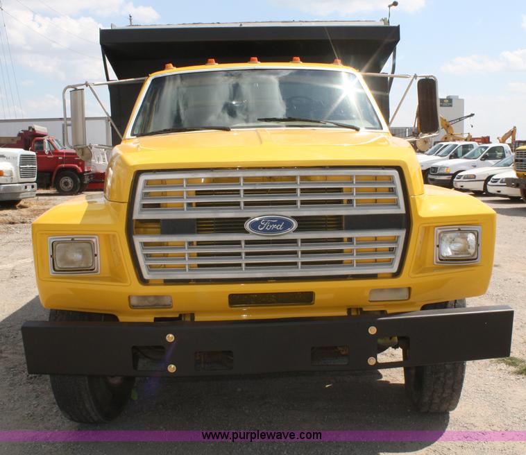 image for item B6822 1994 Ford F700 dump truck
