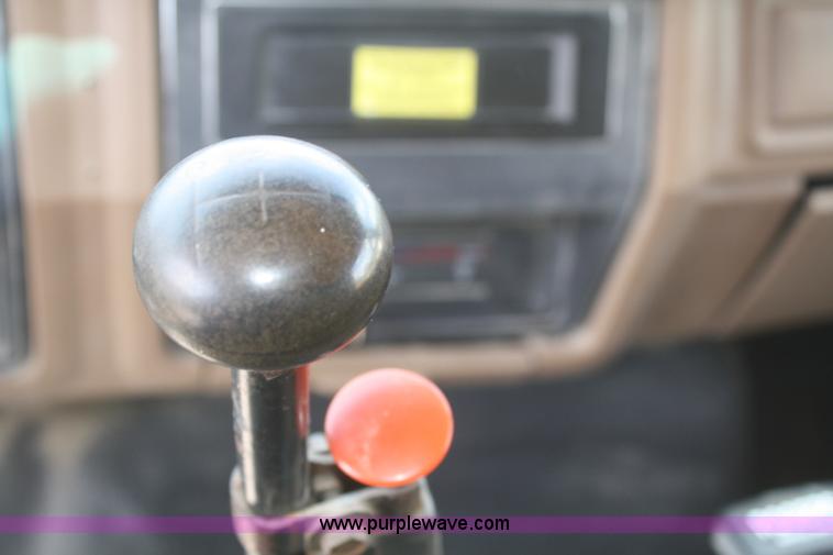 image for item B6822 1994 Ford F700 dump truck