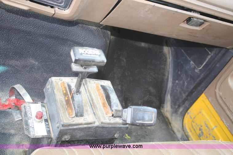 image for item B6822 1994 Ford F700 dump truck