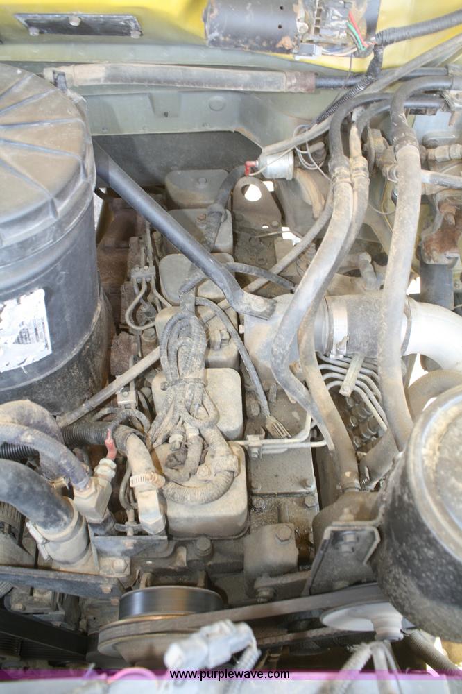 image for item B6822 1994 Ford F700 dump truck