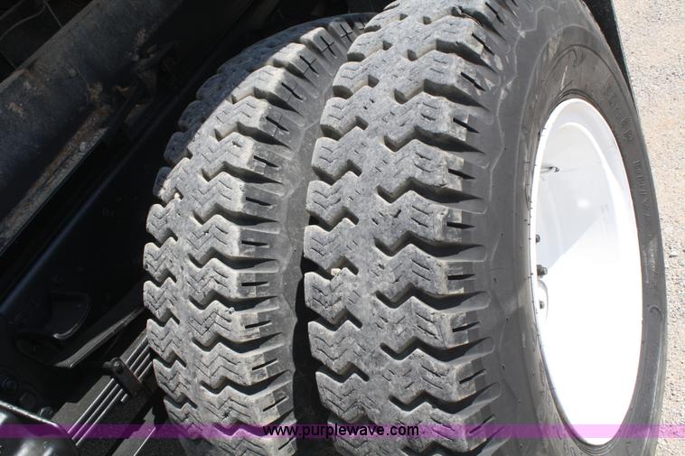 image for item B6822 1994 Ford F700 dump truck