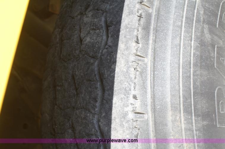 image for item B6822 1994 Ford F700 dump truck