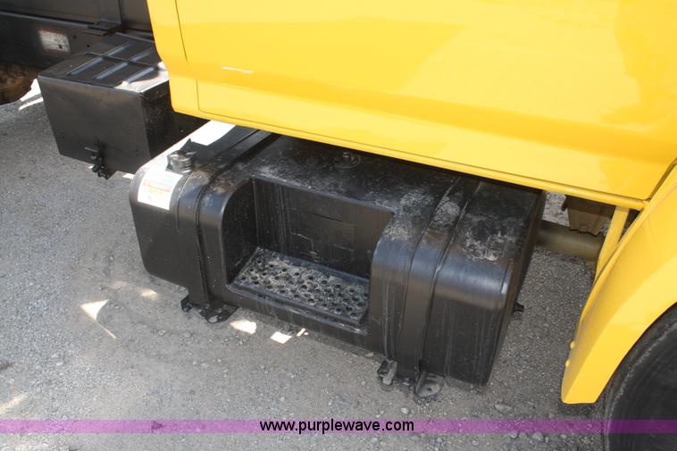 image for item B6822 1994 Ford F700 dump truck