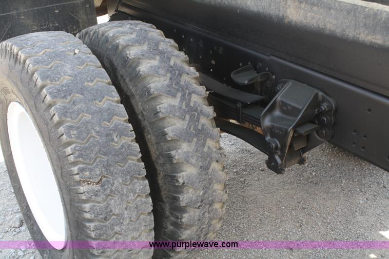 image for item B6822 1994 Ford F700 dump truck