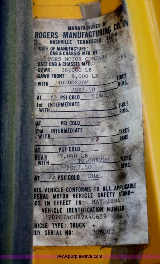 image for item B6822 1994 Ford F700 dump truck