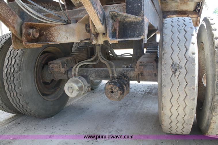 image for item B6848 1999 26' end dump trailer