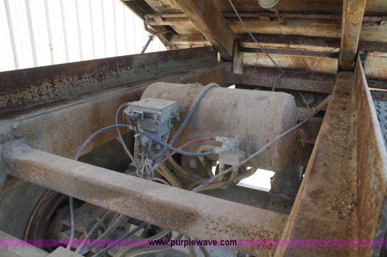 image for item B6848 1999 26' end dump trailer