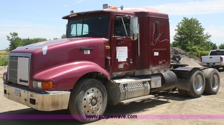 image for item B6849 1995 International 9400 semi truck