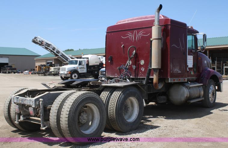 image for item B6849 1995 International 9400 semi truck
